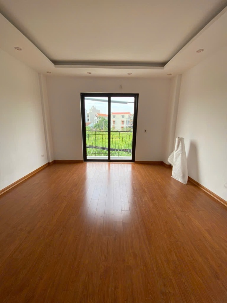 LIÊN MẠC- LÔ GÓC - THANG MÁY SỊN - ÔTÔ VÀO NHÀ- VIEW SÔNG HỒNG.